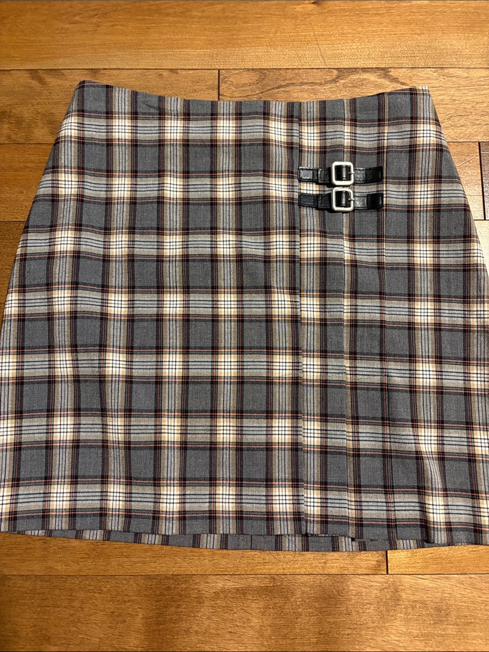 Y2K Plaid Mini Skirt with Buckle Detail - Gray/Tan